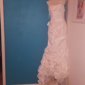 Ivory Mermaid style wedding dress NWT